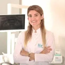 Dr. Dt. Begüm Aslan — İstanbul. Portre fotoğrafı.