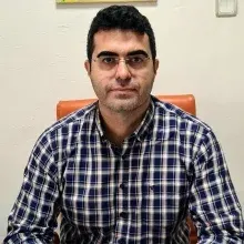 Doç. Dr. Kadir Aşçıbaşı — Psikiyatri, Konak, İzmir. Portre fotoğrafı.