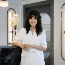 Uzm. Dr. Selda Uzun — Dermatoloji, Konya. Portre fotoğrafı.
