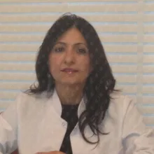 Op. Dr. Mitra Özdemir — Kadın Hastalıkları Ve Doğum, Karşıyaka, İzmir. Portre fotoğrafı.