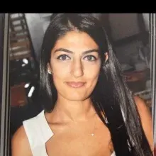 Uzm. Fzt. Elif Uzun — Fizyoterapi Ve Rehabilitasyon, İzmir. Portre fotoğrafı.