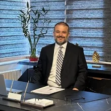 Prof. Dr. Mesut Sabri Tezer — İstanbul. Portre fotoğrafı.