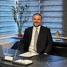 Prof. Dr. Mesut Sabri Tezer — İstanbul. Portre fotoğrafı.