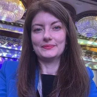 Doç. Dr. Havva Hilal Ayvaz Çelik — Dermatoloji, Antalya. Portre fotoğrafı.