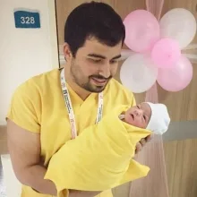 Dr. Öğr. Üyesi Refik Ersin Eroğlu — Kadın Hastalıkları Ve Doğum, İstanbul. Portre fotoğrafı.