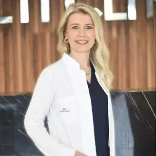 Dt. Ezgi Türker — Diş Hekimi, Aydın. Portre fotoğrafı.