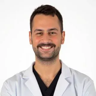 Dr. Dt. Ayberk Kara — İlkadım, Samsun. Portre fotoğrafı.