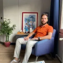Psk. Özgür Fırat Çelik — Psikoloji, Antalya. Portre fotoğrafı.