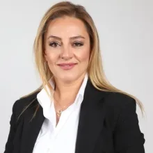 Dt. Sevgi Savaş Akbaş — Diş Hekimi. Portre fotoğrafı.