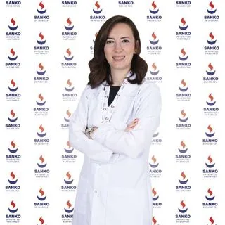 Op. Dr. Eda Arife Deniz — Şehitkamil, Gaziantep. Portre fotoğrafı.
