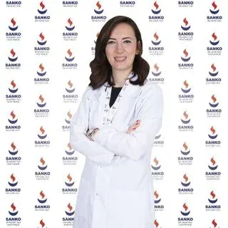 Op. Dr. Eda Arife Deniz — Şehitkamil, Gaziantep. Portre fotoğrafı.