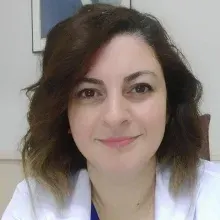 Uzm. Dr. Funda Ekimci Deniz — Aile Hekimliği, Ağrı. Portre fotoğrafı.