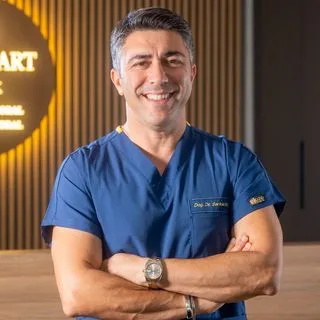 Doç. Dr. Serkan Oral — İstanbul. Portre fotoğrafı.