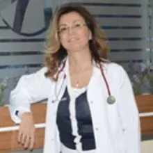 Prof. Dr. Dolunay Gürses — Çocuk Kardiyolojisi, İzmir. Portre fotoğrafı.