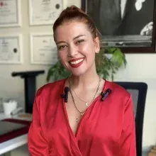 Dyt. Çağla Duygu Göç — Diyetisyen, İstanbul. Portre fotoğrafı.