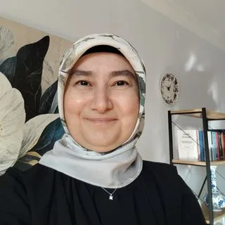 Psk. Aynur Erdoğanoğlu — Psikoloji, Ankara. Portre fotoğrafı.