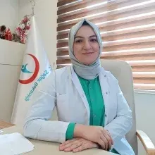 Uzm. Dr. Funda Kıranatlıoğlu Fırat — Fiziksel Tıp Ve Rehabilitasyon, Kayseri. Portre fotoğrafı.