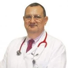 Uzm. Dr. C. Veysi Yoldaş — Çocuk Sağlığı Ve Hastalıkları, Sarıyer, İstanbul. Portre fotoğrafı.