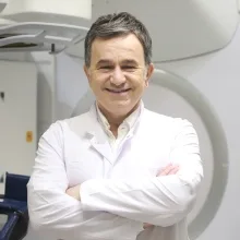 Dr. Öğr. Üyesi Tayfun Hancılar — Radyasyon Onkolojisi, Pendik, İstanbul. Portre fotoğrafı.