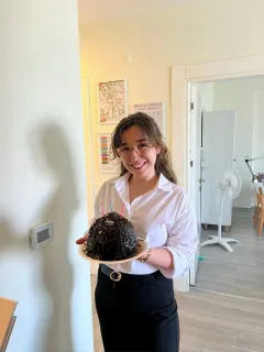 Dkt. Simay Özenbaş Yıldız profilinde yer alan galeri fotoğrafı.