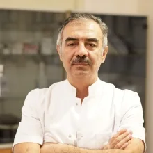 Op. Dr. İlker Yalçın — Göz Hastalıkları, İstanbul. Portre fotoğrafı.