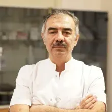 Op. Dr. İlker Yalçın — Göz Hastalıkları, İstanbul. Portre fotoğrafı.
