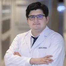 Uzm. Dr. Kemal Emrecan Parsova — Kardiyoloji, İstanbul. Portre fotoğrafı.