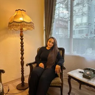 Psk. Yağmur Damla Bural — Psikoloji. Portre fotoğrafı.