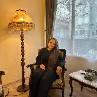 Psk. Yağmur Damla Bural — Psikoloji. Portre fotoğrafı.