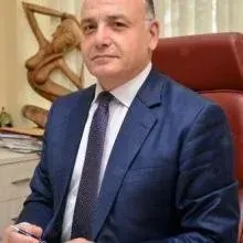 Prof. Dr. Osman Metin Yavuz — Plastik Rekonstrüktif Ve Estetik Cerrahi, Çukurova, Adana. Portre fotoğrafı.