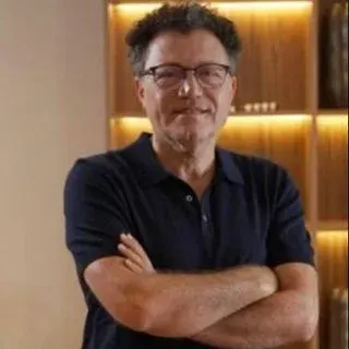 Op. Dr. Celal Sağlam — Genel Cerrahi, İstanbul. Portre fotoğrafı.