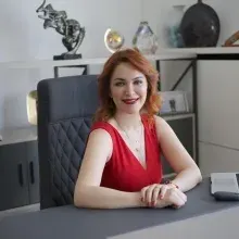 Uzm. Dr. Nihal Koç — İstanbul. Portre fotoğrafı.