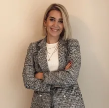 Kl. Psk. Sena Öztürk — Psikoloji, İstanbul. Portre fotoğrafı.