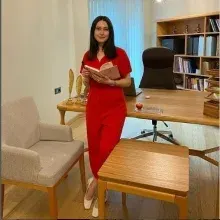 Dyt. Nisa Önal — Diyetisyen. Portre fotoğrafı.