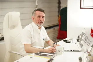 Dt. Mustafa Özcan profilinde yer alan galeri fotoğrafı.