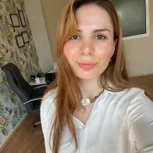 Dyt. Dilan Sağlam — Diyetisyen. Portre fotoğrafı.