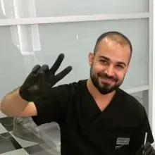 Dt. Şener Kayapınar — Diş Hekimi, Diyarbakır. Portre fotoğrafı.