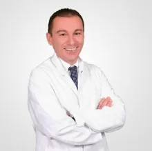 Prof. Dr. Burak Özkan — Üroloji, İstanbul. Portre fotoğrafı.