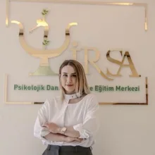 Kl. Psk. Havin Dalgıç — Psikoloji, İstanbul. Portre fotoğrafı.
