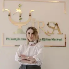 Kl. Psk. Havin Dalgıç — Psikoloji, İstanbul. Portre fotoğrafı.