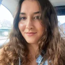 Dyt. Ayşe Arda — Diyetisyen. Portre fotoğrafı.