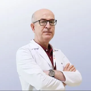 Prof. Dr. Mustafa Serdar Kemaloğlu — Beyin Ve Sinir Cerrahisi, Bağcılar, İstanbul. Portre fotoğrafı.