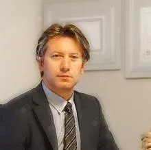 Prof. Dr. Köksal Yuca — İstanbul. Portre fotoğrafı.