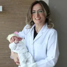 Op. Dr. Fatma Reşide Önalan — Kadın Hastalıkları Ve Doğum, Ankara. Portre fotoğrafı.