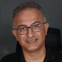 Prof. Dr. İlter Özer — Ankara. Portre fotoğrafı.