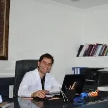 Dt. Kadir Özgül — Diş Hekimi, Ankara. Portre fotoğrafı.