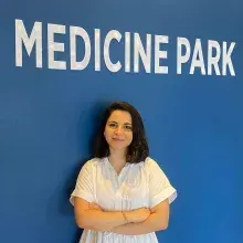 Psk. Nida Sekizkardeş — Psikoloji, İstanbul. Portre fotoğrafı.