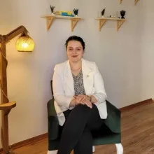 Psk. İlknur Uyar Devecioğlu. Portre fotoğrafı.