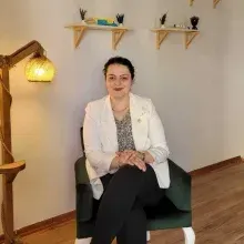Psk. İlknur Uyar Devecioğlu. Portre fotoğrafı.