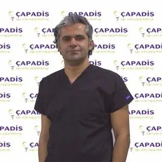 Dt. Yasin Parlak — Diş Hekimi, Kayseri. Portre fotoğrafı.